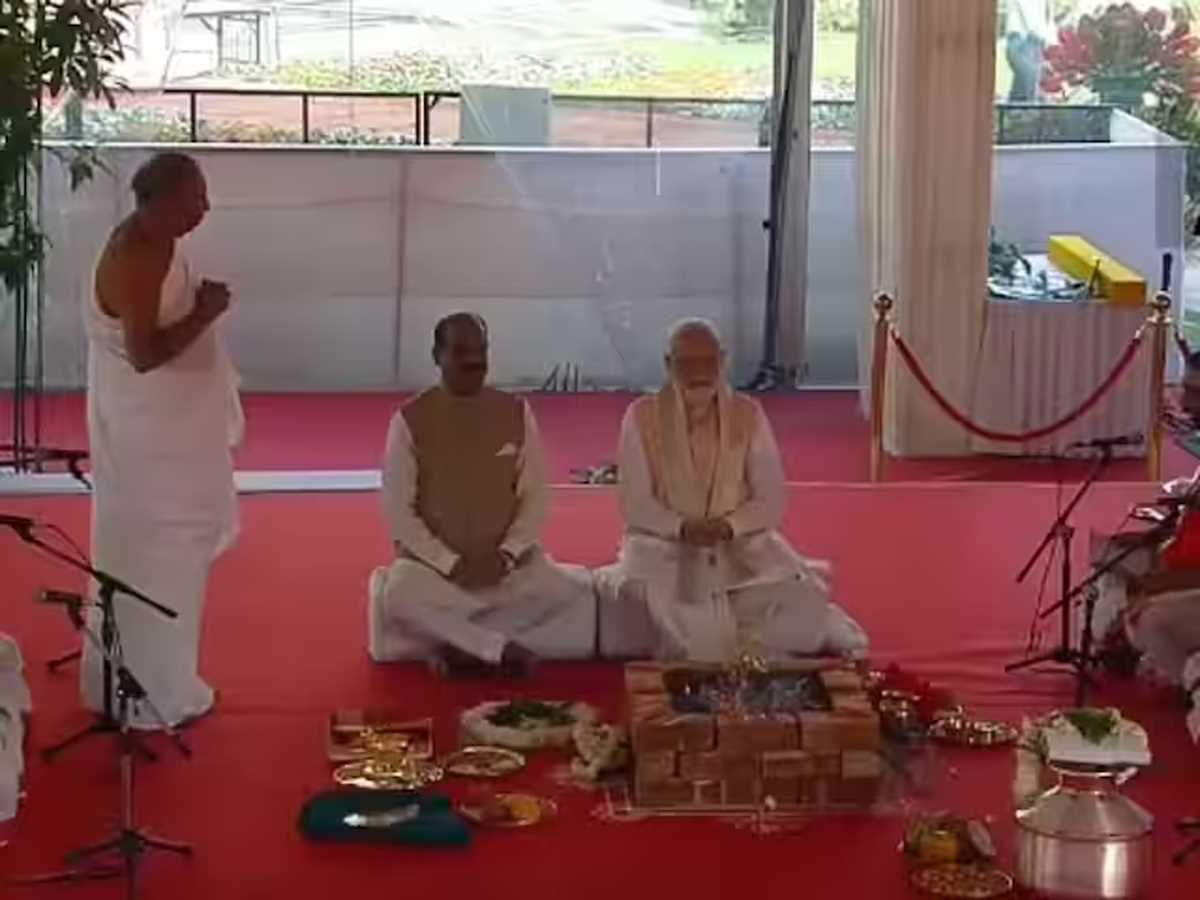 पीएम मोदी ने किया नई संसद का उद्घाटन, श्रमजीवियों को किया सम्मानित